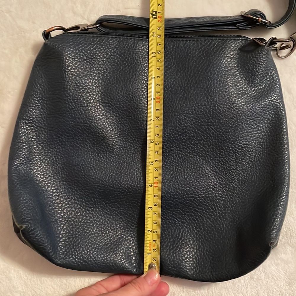 Navy blue vegan pebbled material shoulder bag. - Picture 9 of 12